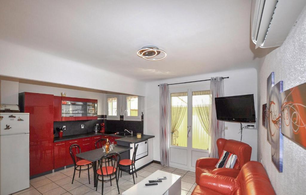 2 Bedroom Gorgeous Apartment In Amélie-Les-Bains - 4