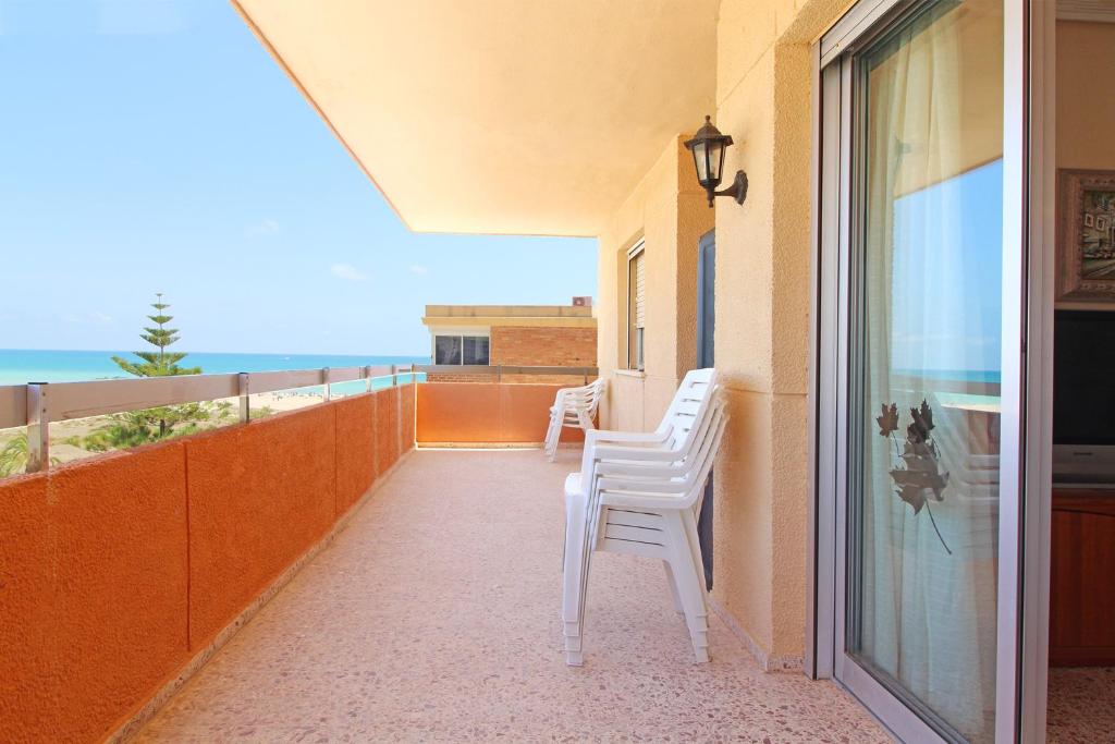 Global Vacacional, Apartamento con terraza y vistas a la playa - 2