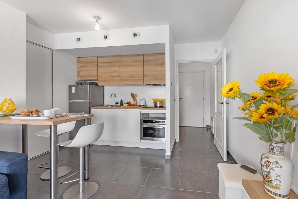 Le Plaza Antibes - Happy Rentals - 3