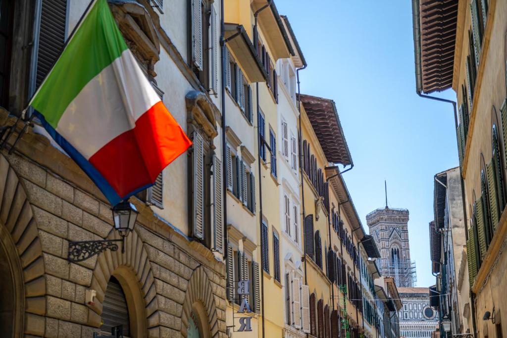 Via Ricasoli apartment, next to Accademia - 2