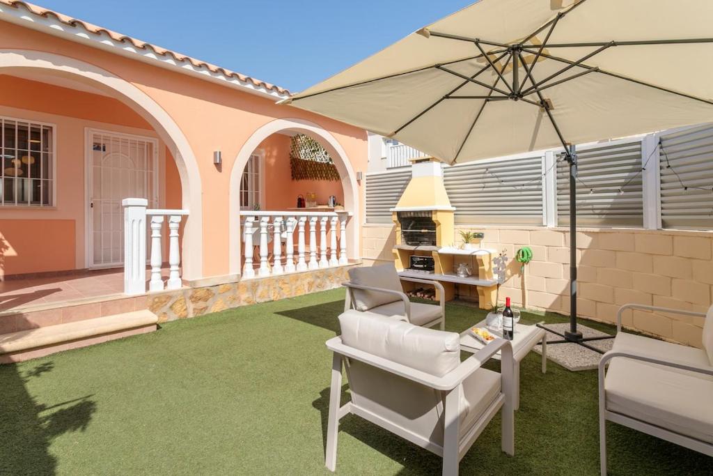 Oasis Holiday terrace, bbq and communal pool - 3