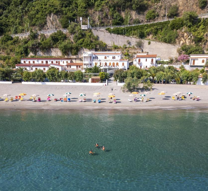 Testa di Monaco - Basic Beach Accommodations - 1