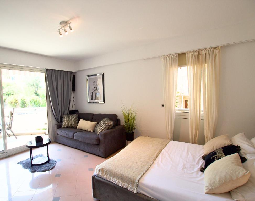 Modern Studio Steps from Monaco - 2