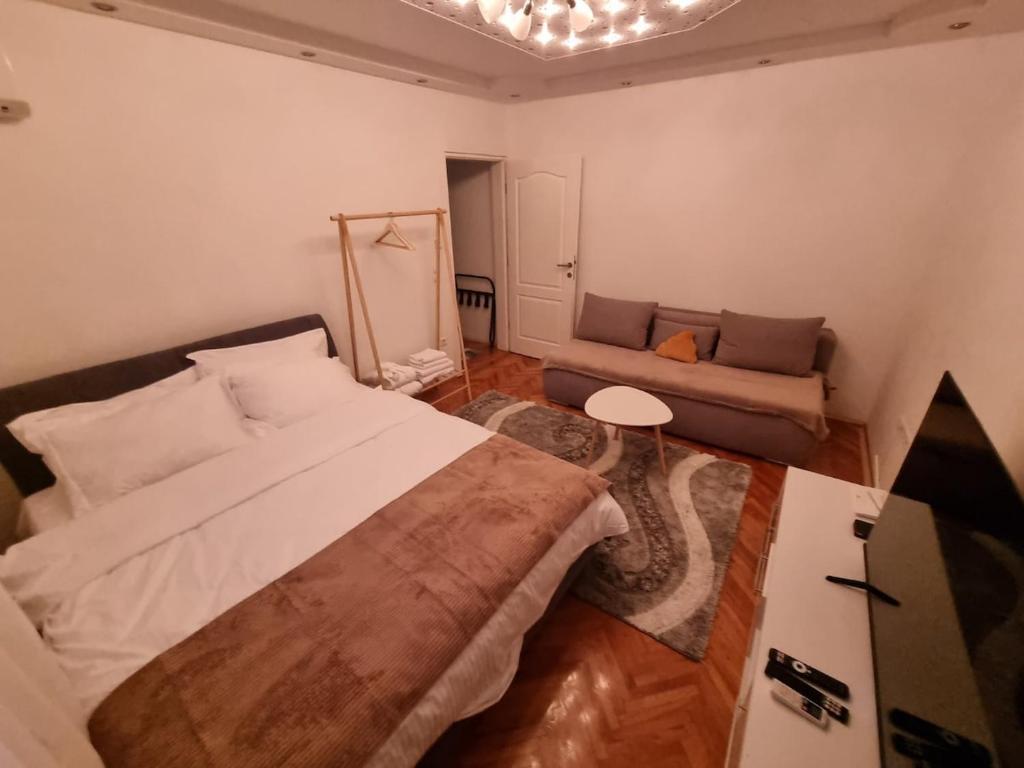 Skyline Retreat Sarajevo Modern View Apartment - 3