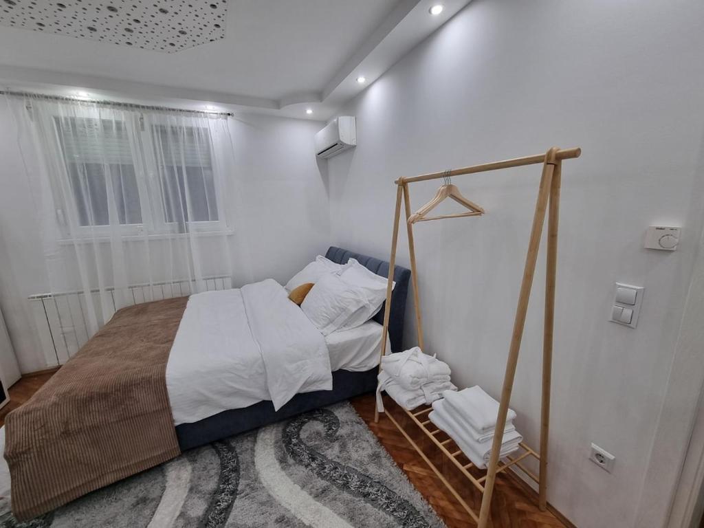 Skyline Retreat Sarajevo Modern View Apartment - 5