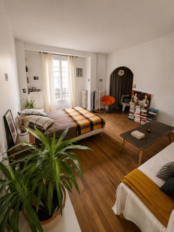 Madame's Paris Apartment - 4