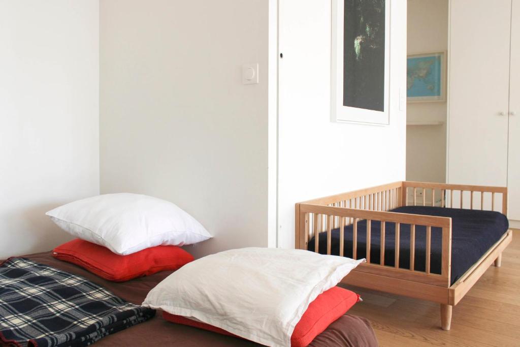 Spacious cocoon with a terrace view on the canal - 4