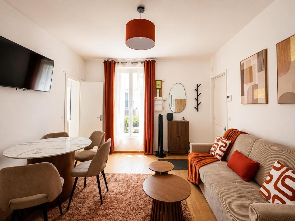 Exclusive Chic Stay! Live Next to the Eiffel Tower - 1