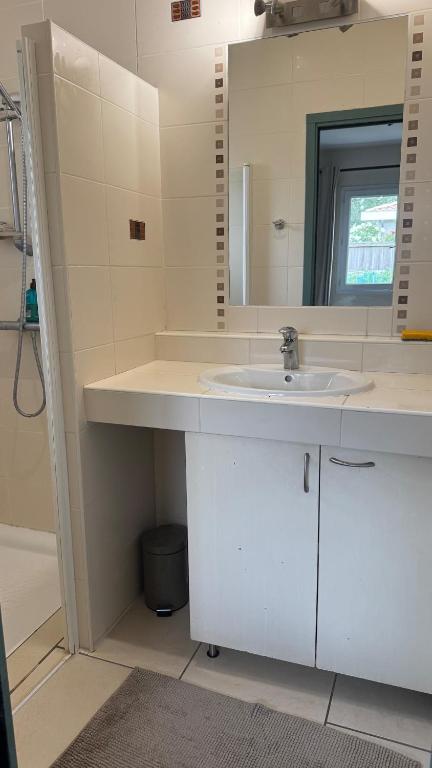 Maison entière 6 personnes, 3 lits, 2 salles de bains, parking, au calme - 5