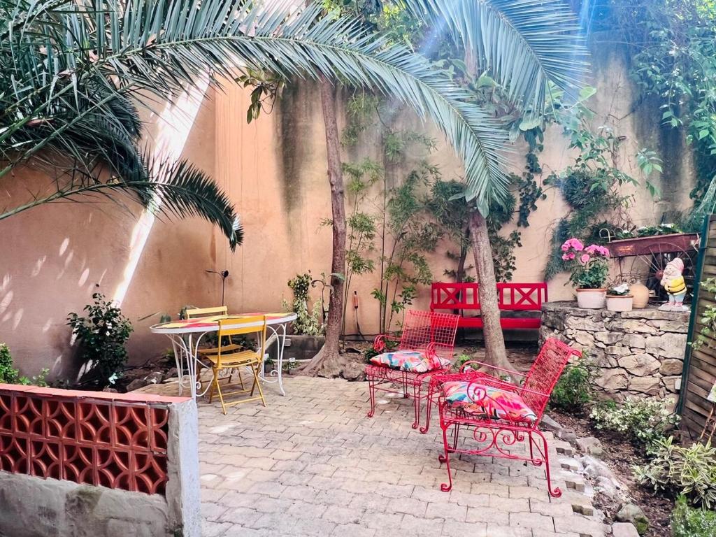Provencal hideaway with garden, Aix-en-Provence historic center - 3