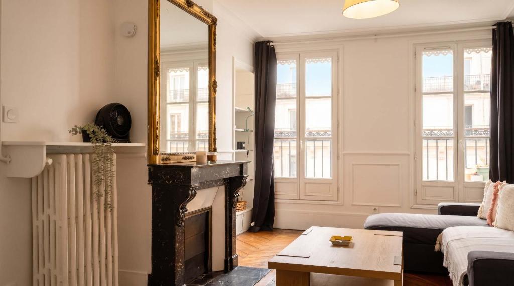 Bright Montparnasse apartment with balcony - 3