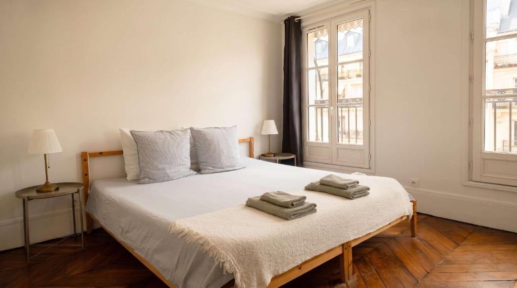 Bright Montparnasse apartment with balcony - 2