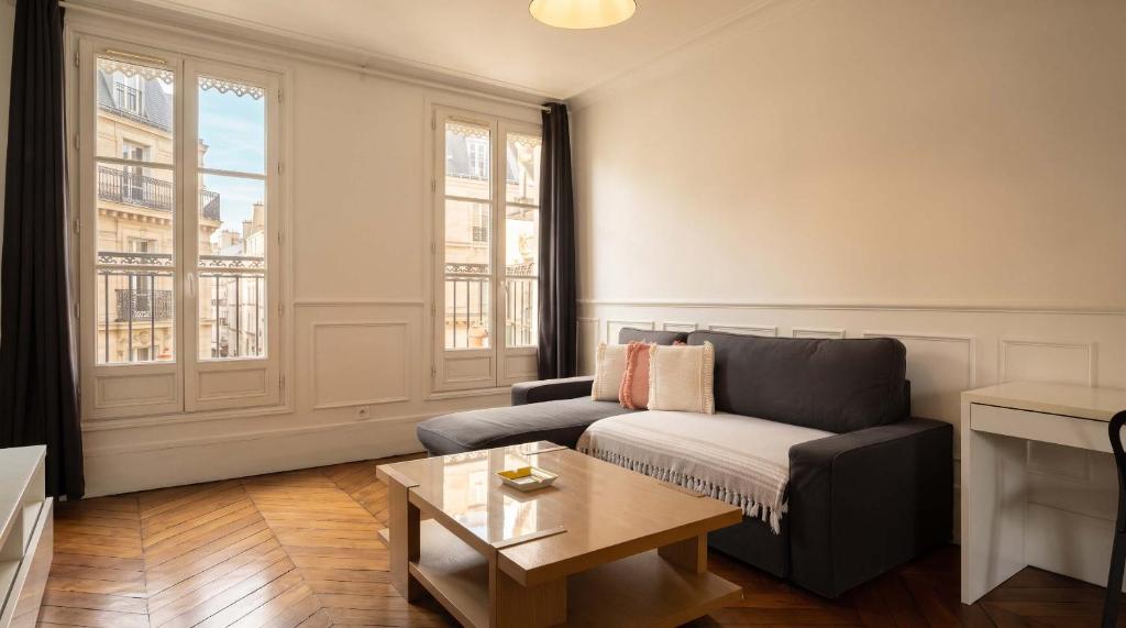 Bright Montparnasse apartment with balcony - 1