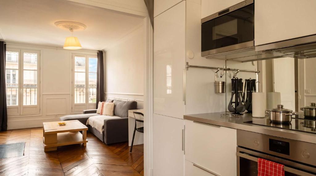Bright Montparnasse apartment with balcony - 5