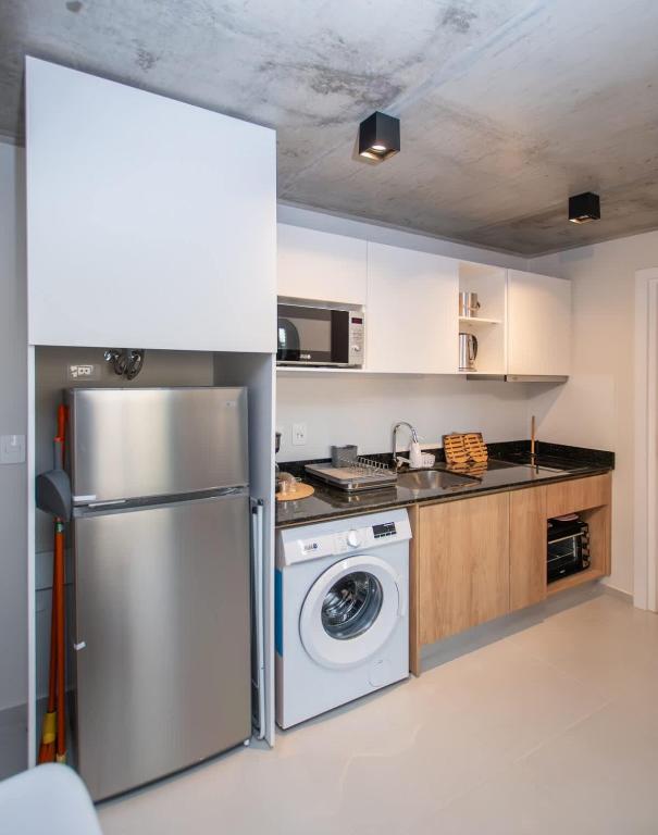 Modern Apt Near Malls with Pool Gym and Workspace - 4