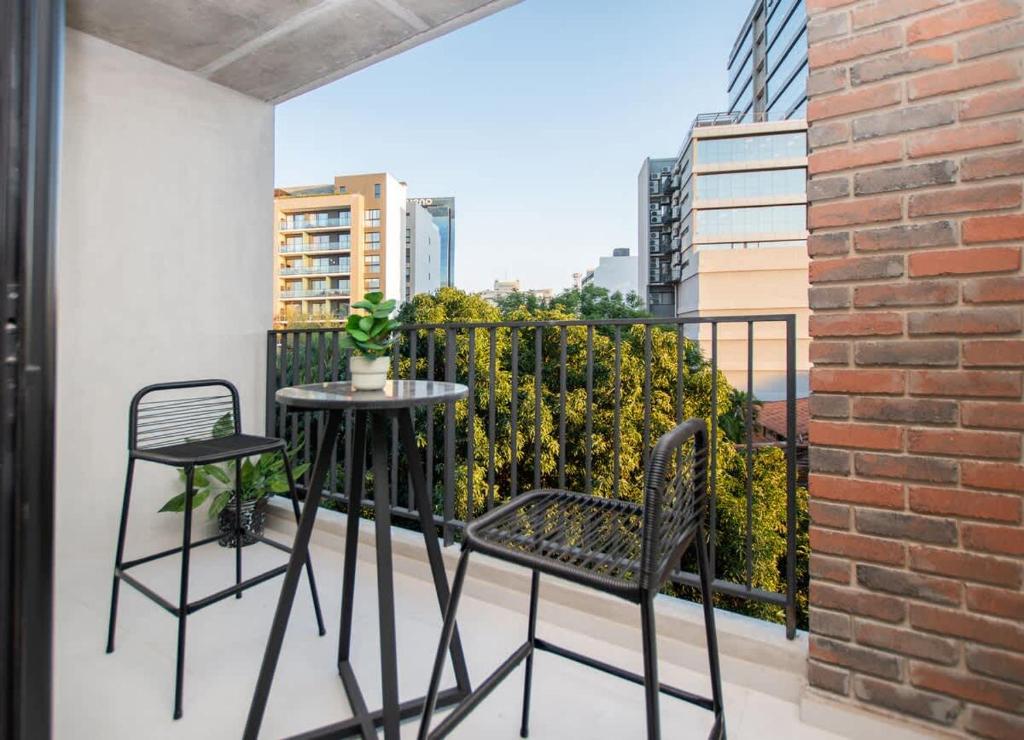 Modern Apt Near Malls with Pool Gym and Workspace - 5