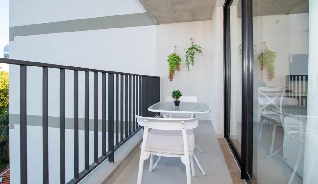 Business Gem Near Malls with Pool Gym & Fast WiFi - 4