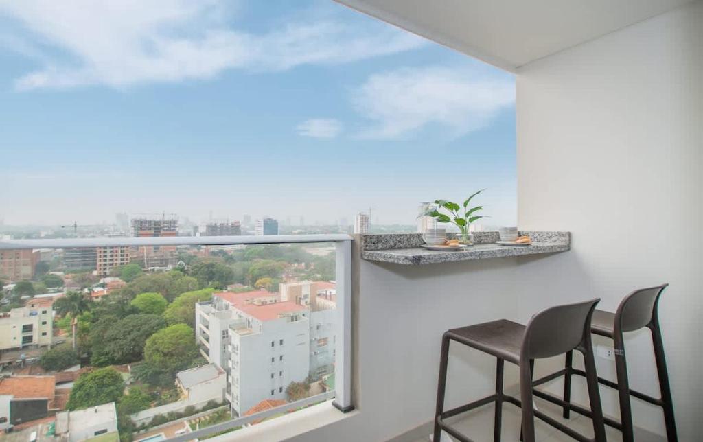 Business Apt with City Views in a Great Location - 5