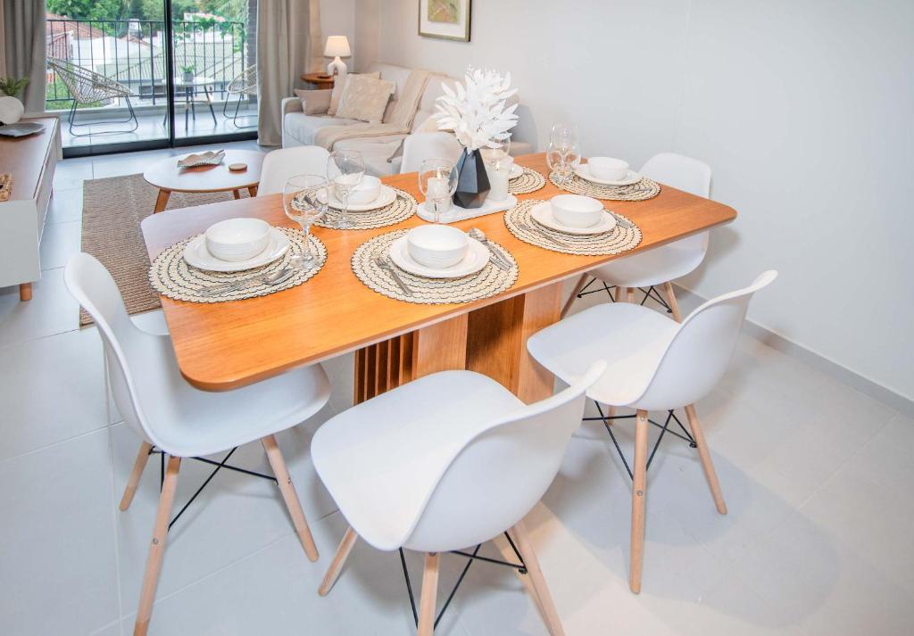 Furnished Two-Bedroom Near Restaurants and Cafes - 5