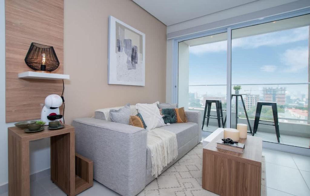 Spacious Stay with Balcony Workspace Pool&Gym - 4