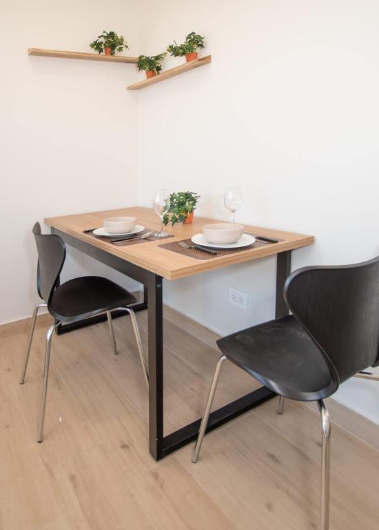 Chic Studio Near Malls with Pool and Gym - 3
