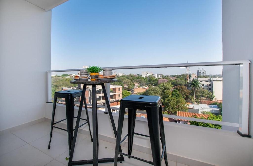 Stylish Hub Near Dining and Malls with Pool&Gym - 4