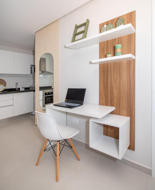 Executive One BR Near Malls with WiFi & Coworking - 4