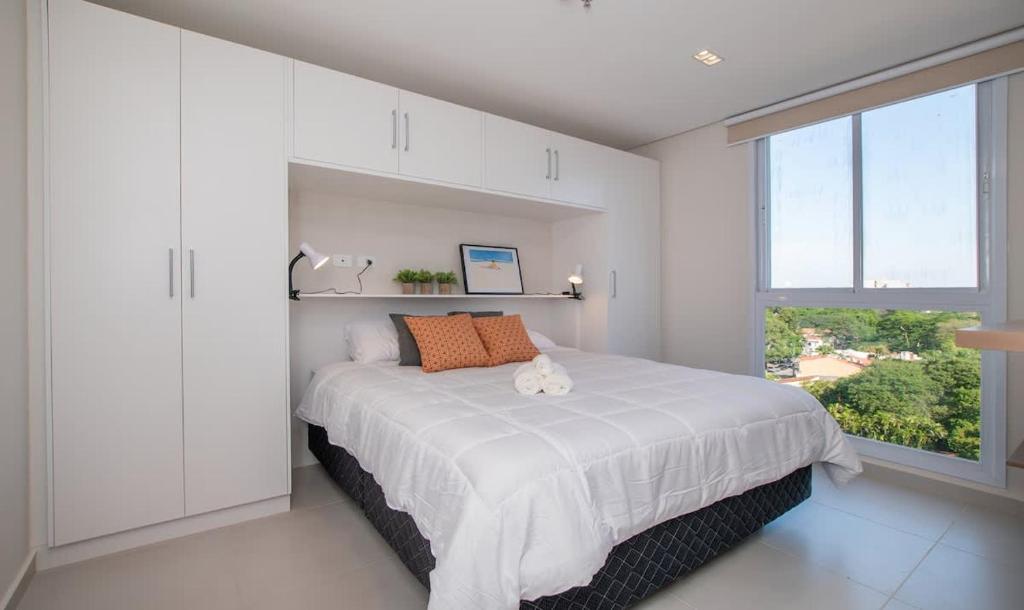 Skyline Escape with Workspace Desk and WiFi - 1