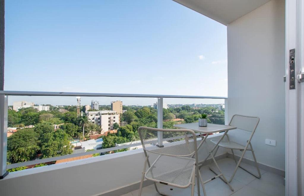 Skyline Escape with Workspace Desk and WiFi - 4