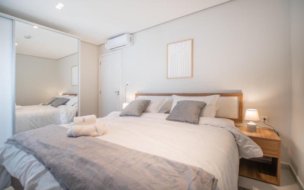 Vibrant Stay with Rooftop BBQ Pool and Near Malls - 1