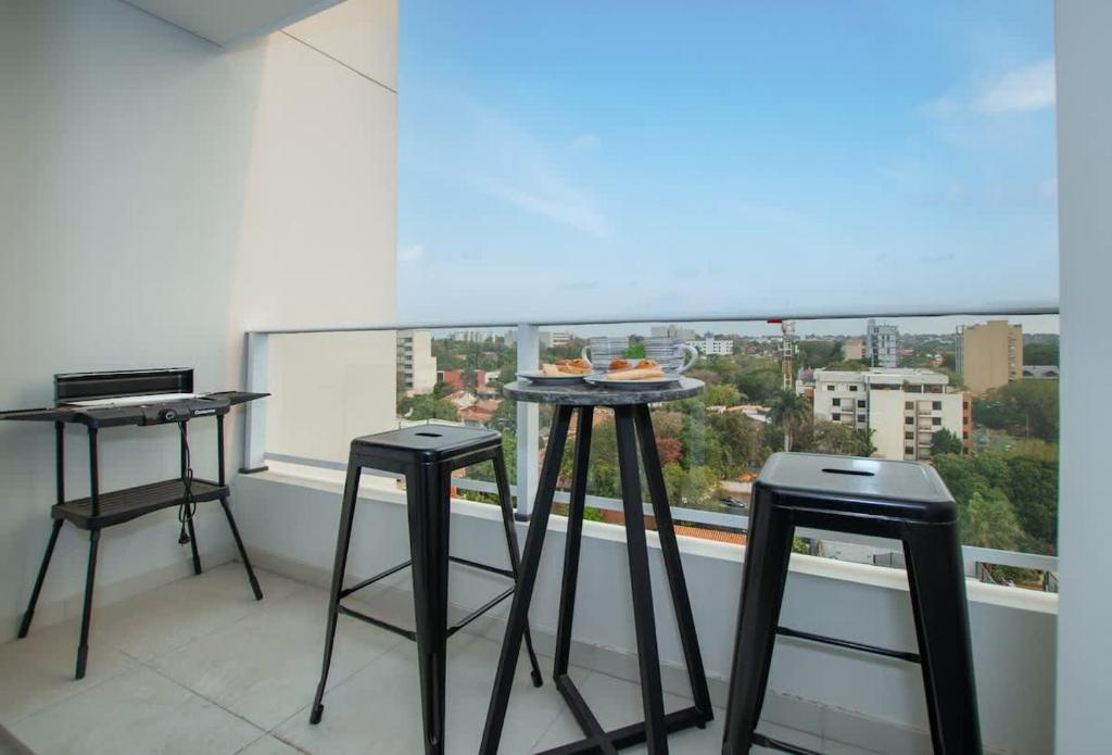 Vibrant Stay with Rooftop BBQ Pool and Near Malls - 5