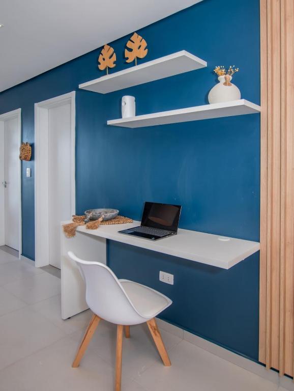 Charming Apt with City View Workspace Pool&Gym - 5