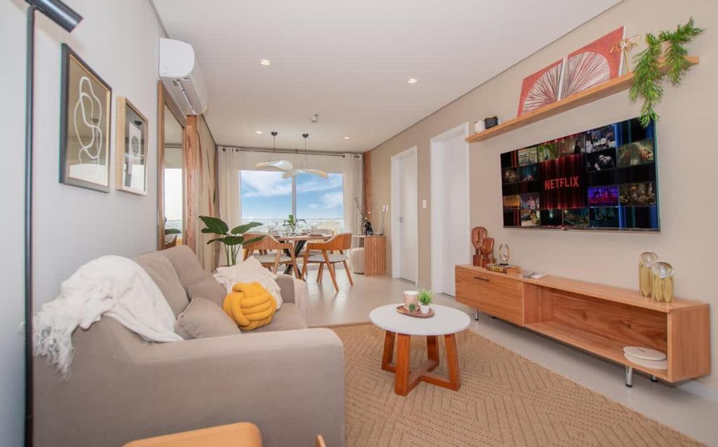 Business Apt with City Views and Great Location - 4