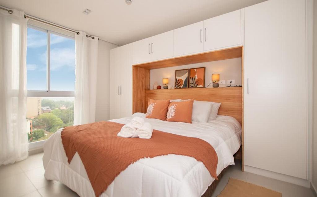 Business Apt with City Views and Great Location - 2
