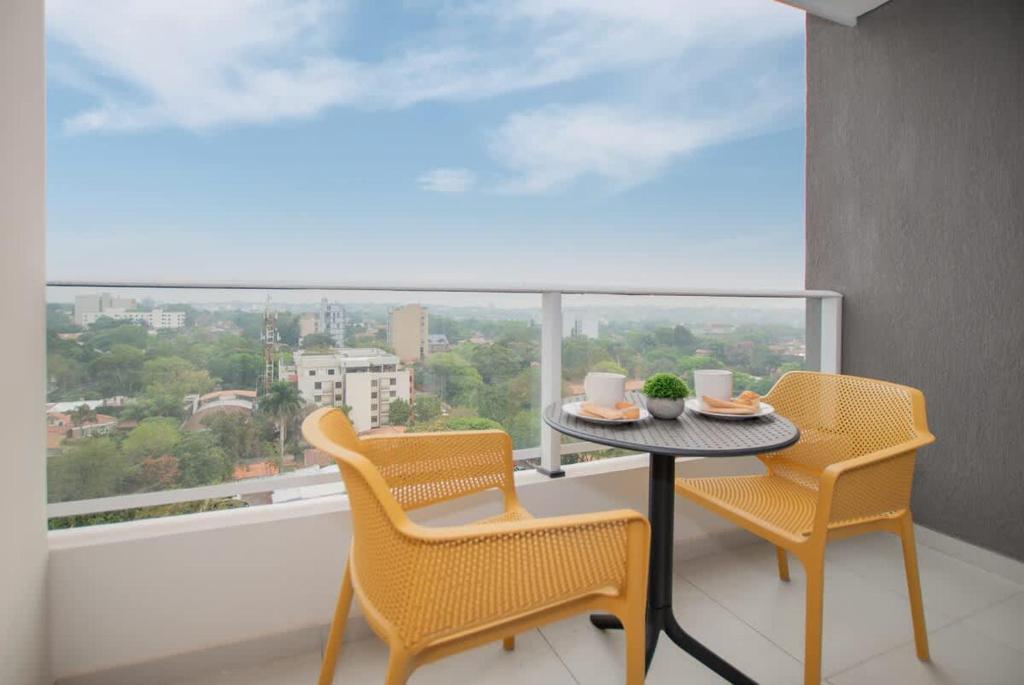 Business Apt with City Views and Great Location - 3