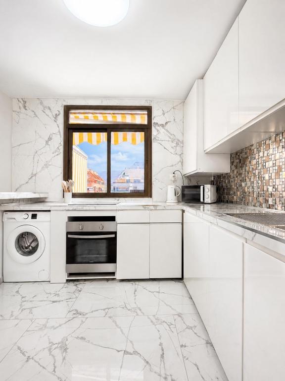 Luxury Penthouse Sunny Terrace by Alma Homes - 3