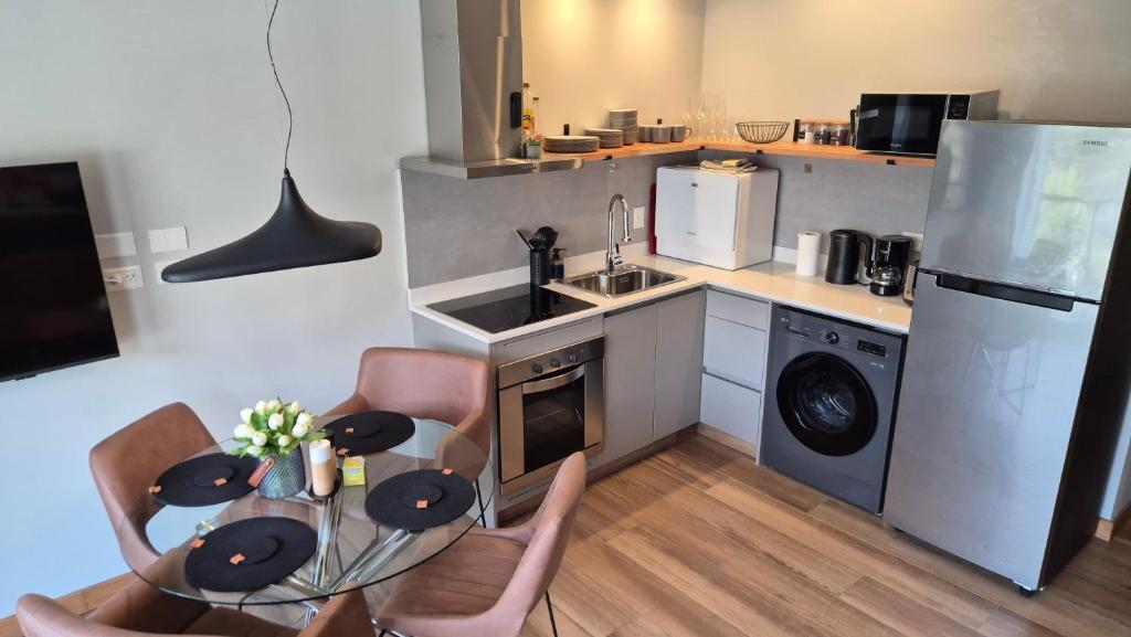 1BR home for 4 guests with heated pool, mountain view and dishwasher - 5