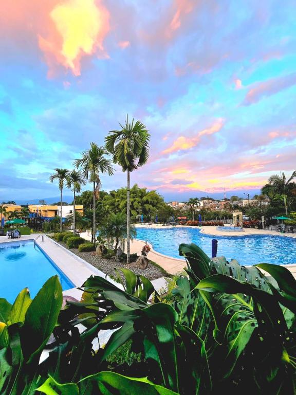 Apartamentos 3H cerca al Aeropuerto con 4 PISCINAS, Jacuzzi y Sauna by Molca Travel - 2