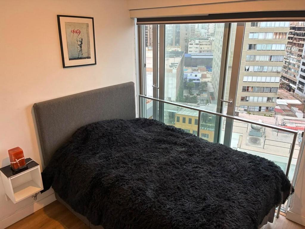 Modern 2BR facing Kennedy Park in Miraflores - 4