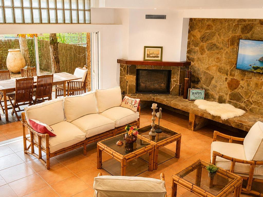 Villa élégante à Platja d'Aro près de la plage, climatisée avec terrasse et proche des boutiques et restaurants - ES-209-35 - 2