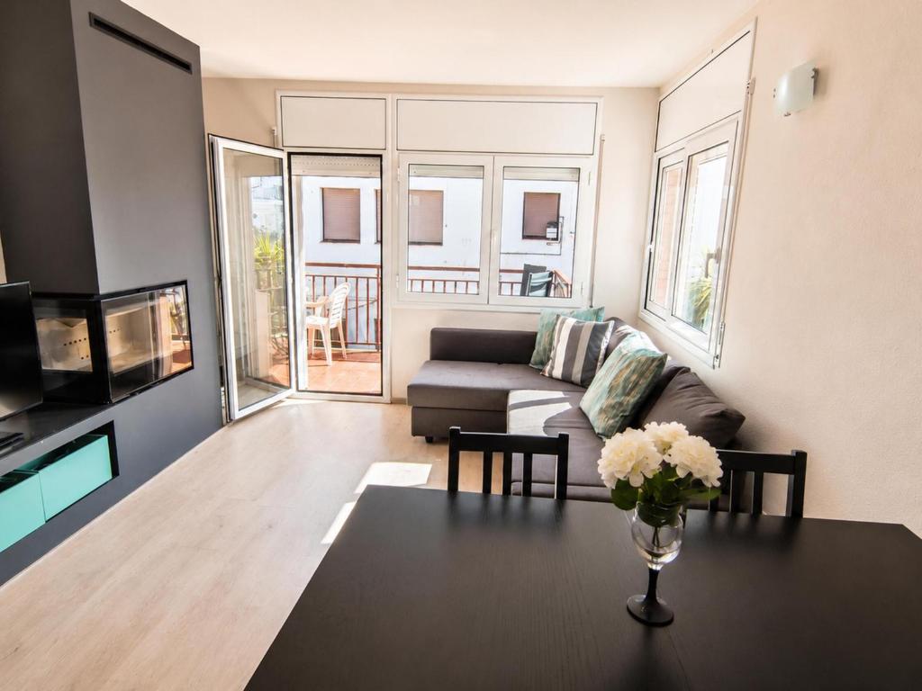 Apartamento acogedor cerca del centro y playa en Platja d'Aro, con balcón y cocina equipada - ES-209-44 - 2