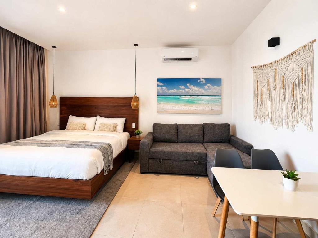Sea-View Studio near Beach & Rooftop Pool - 2