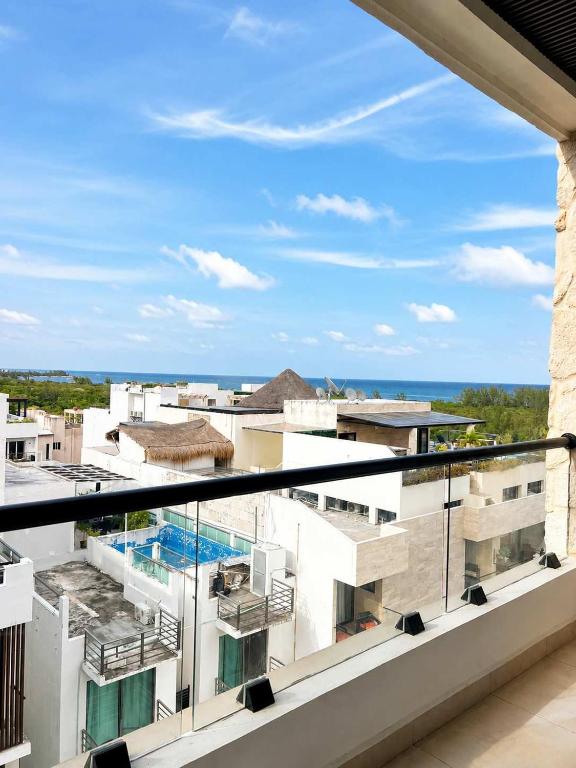 Sea-View Studio near Beach & Rooftop Pool - 3