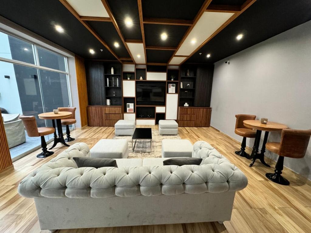 Exclusive Apt in Studio 4 - 2
