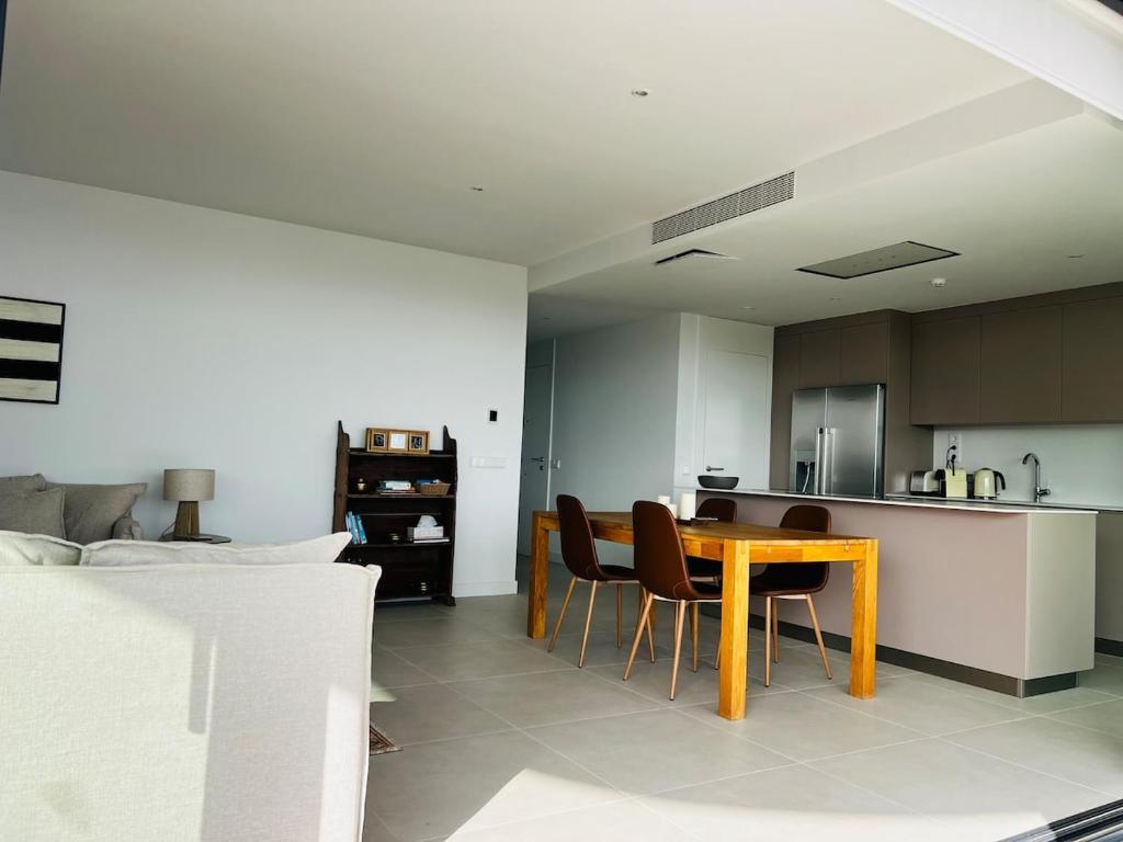 Brand New XL Terrace 2 Bedrooms 2 Bathrooms Pool Parking - 2