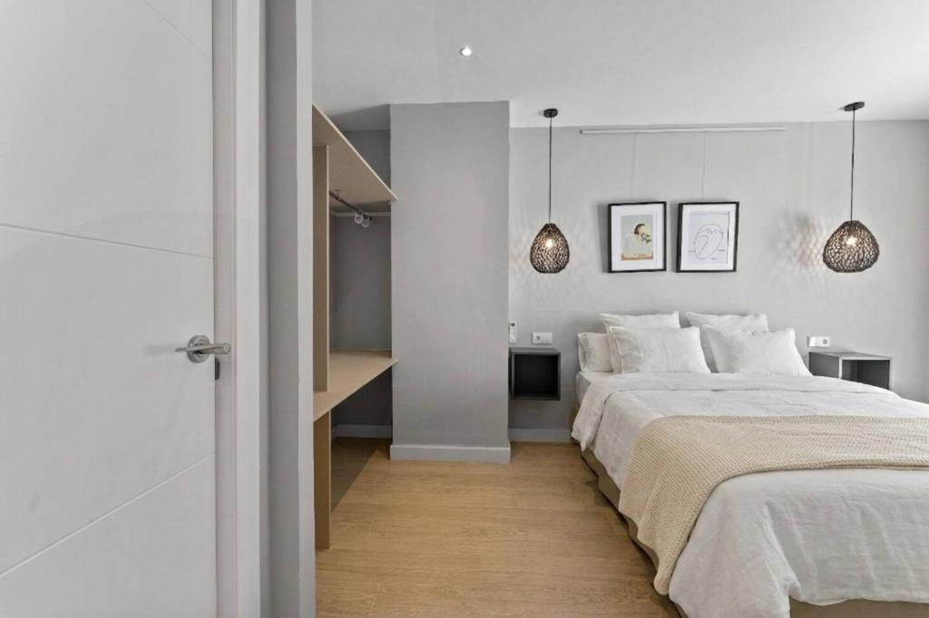 Suite 415 Modern living, two terraces & sea views - 4