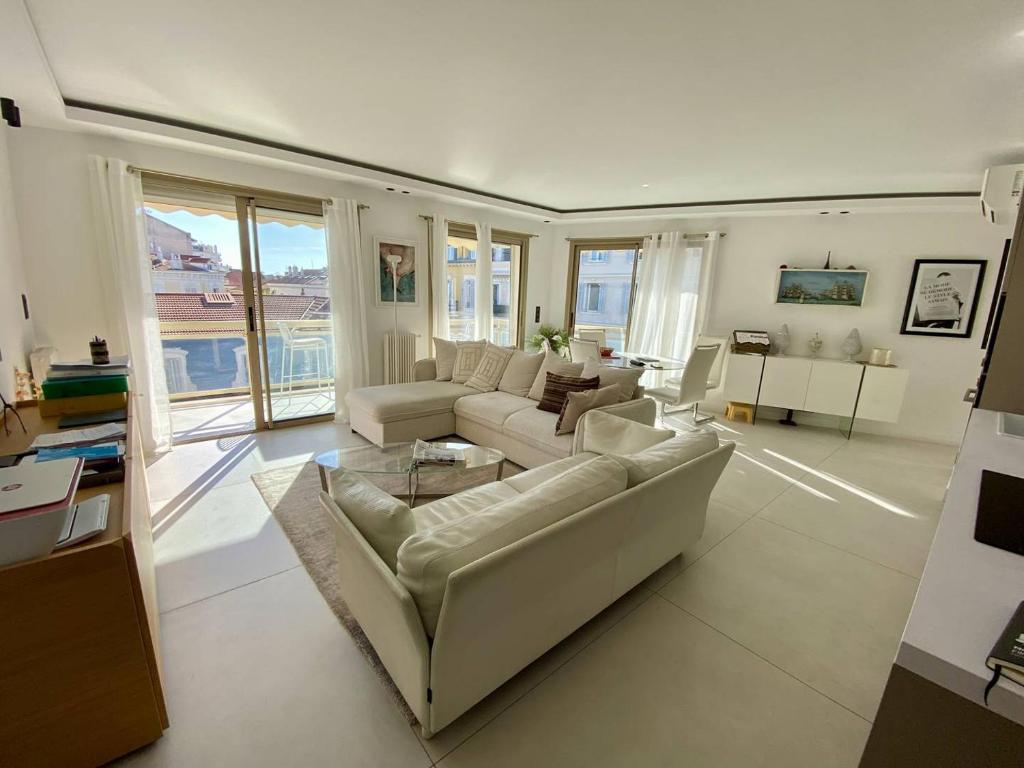 Cannes - Banane - 3P Lumineux avec terrasse et vue dégagée sur la ville - 2