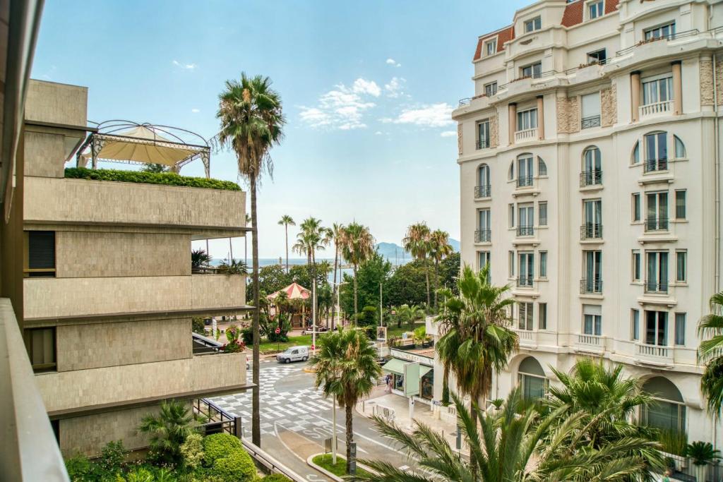 REF 1408 - Cannes Arrière Croisette - Appartement vue mer à louer - 1