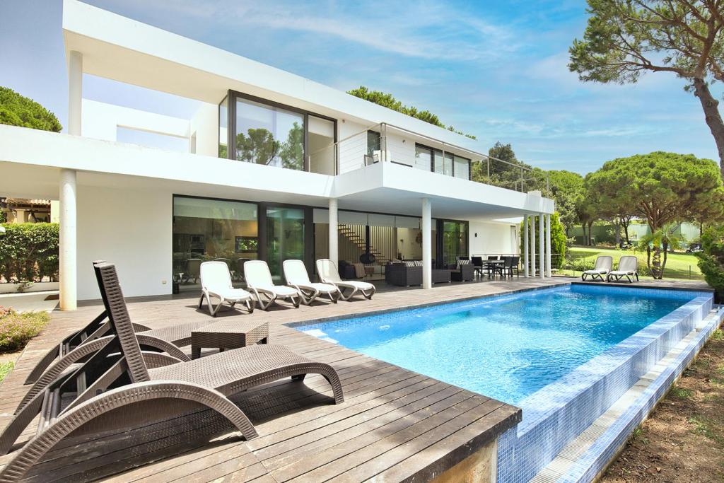 002 Stylish 5 Bed Villa With Private Infinity Pool - 1