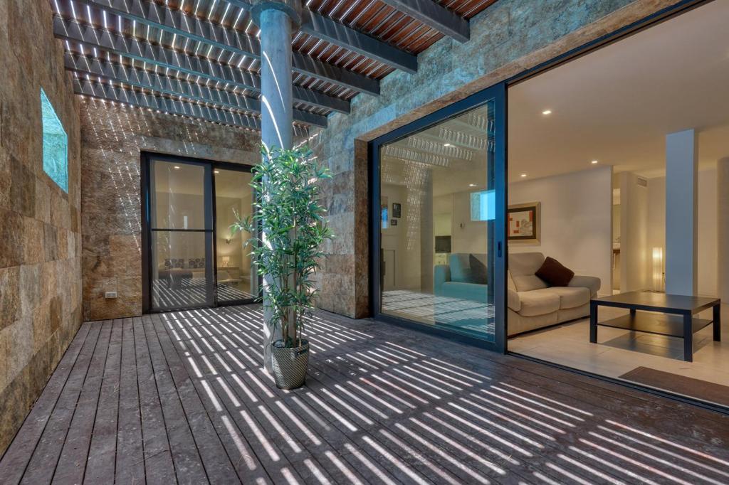 002 Stylish 5 Bed Villa With Private Infinity Pool - 5